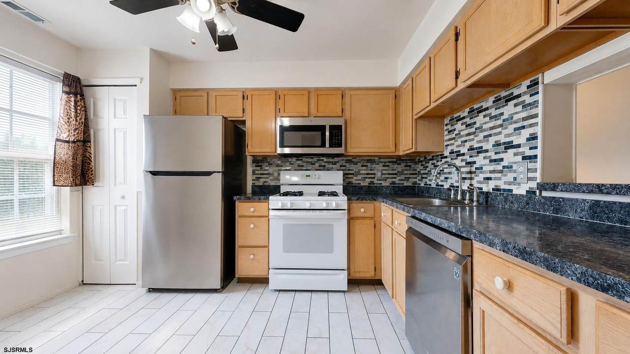 https://bt-photos.global.ssl.fastly.net/sjersey/1280_boomver_1_611206-2.jpg