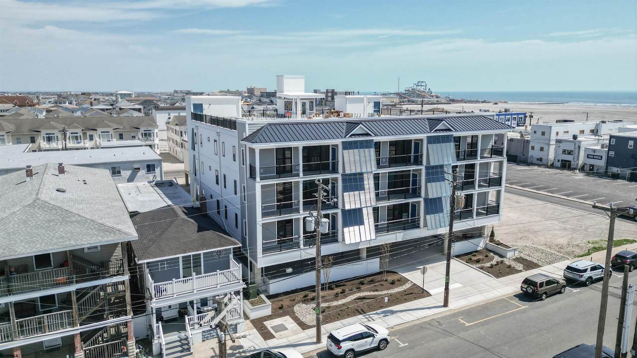 323 Oak - Photo 1