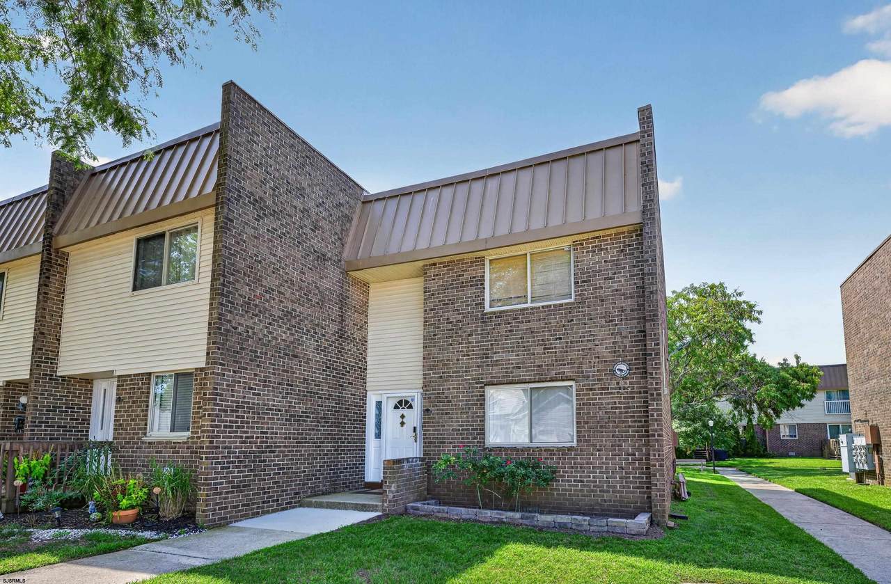 814 Surrey - Photo 1