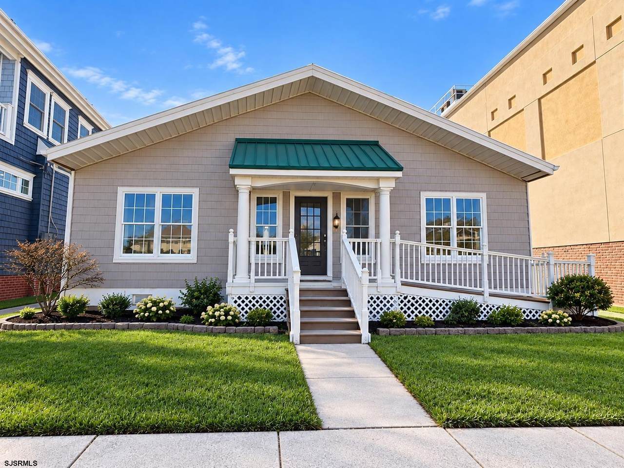 255 West - Photo 1