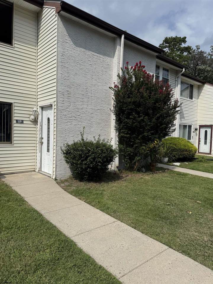 2739 Evergreen - Photo 1