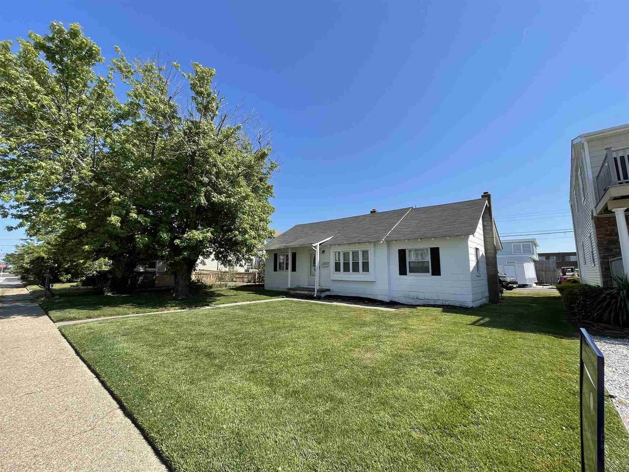 225 34th St S - Photo 1