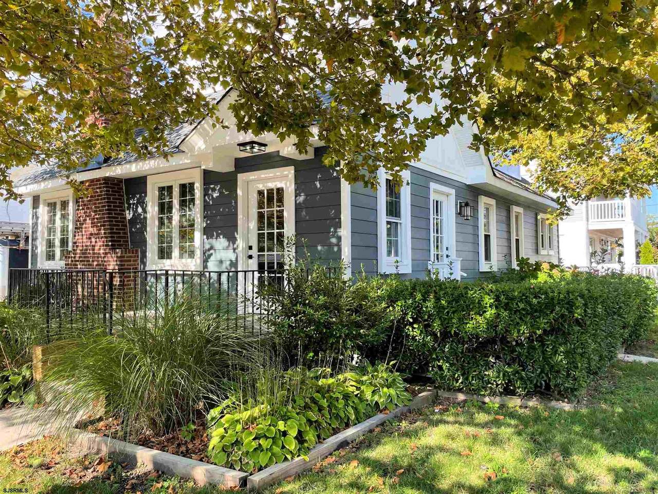 101 Richards - Photo 1