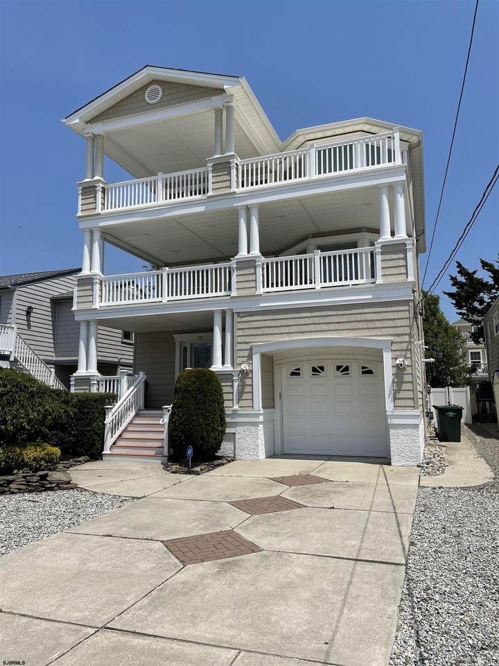 215 4th St S - Photo 1