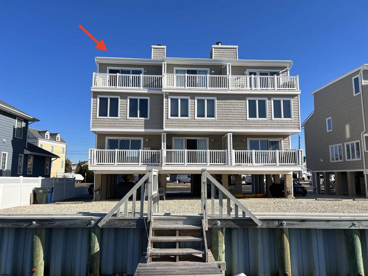 1037 Bayshore - Photo 1