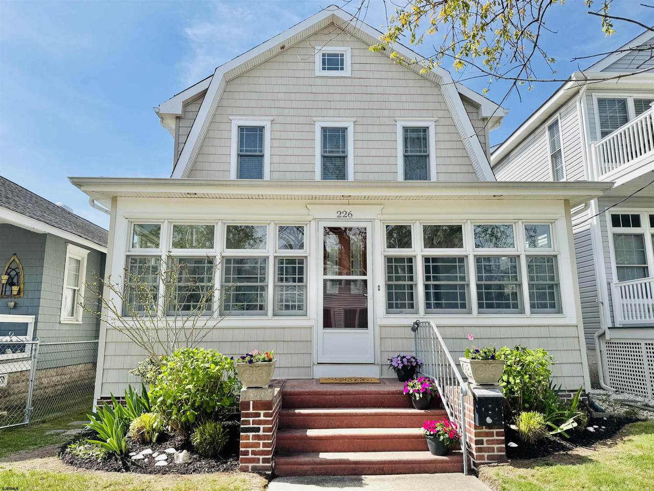 226 Asbury - Photo 1