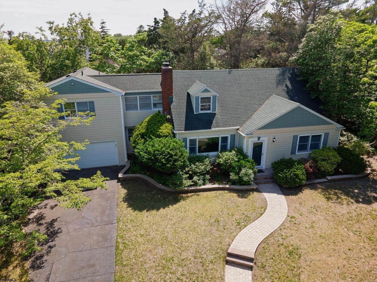 209 Berkshire - Photo 1