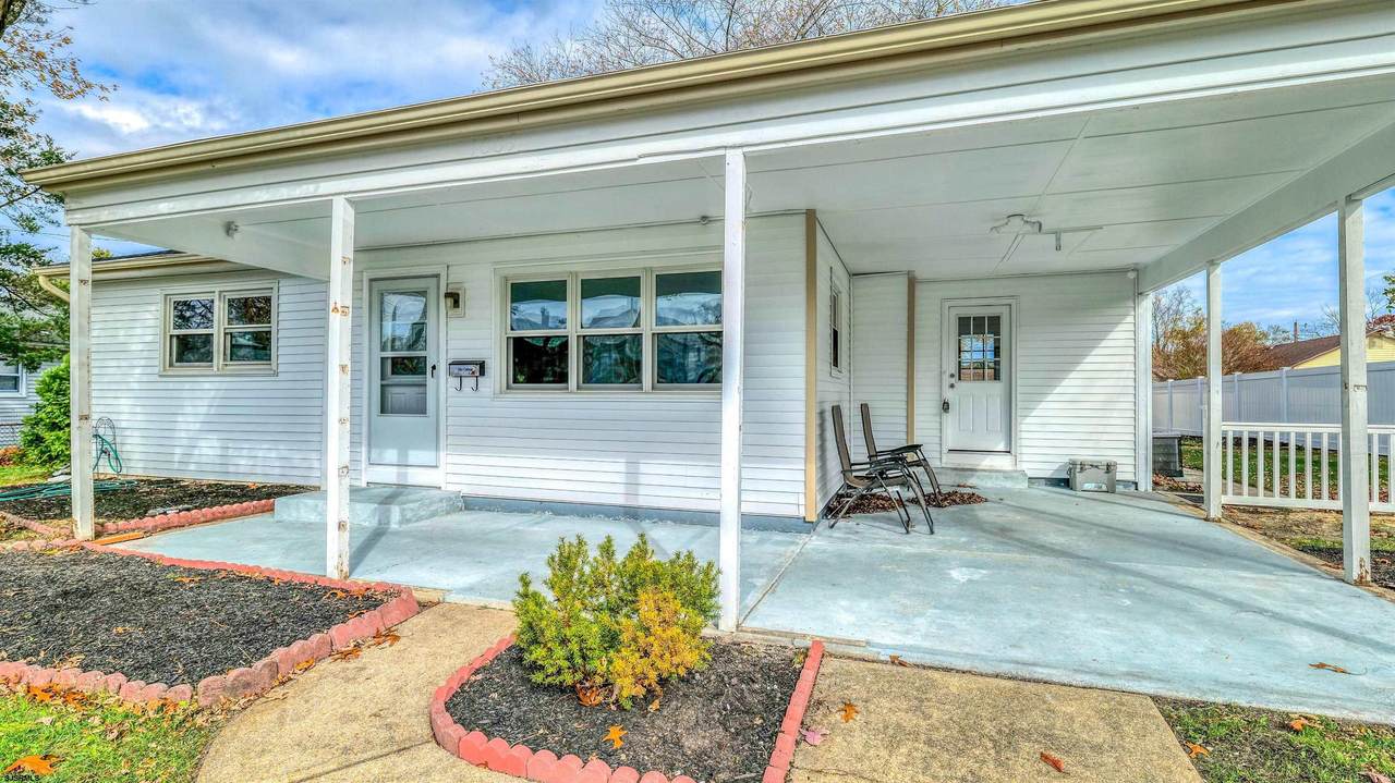 1009 Massachusetts - Photo 1