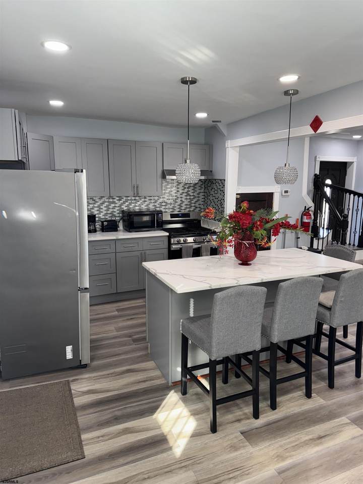 400 Massachusetts - Photo 1