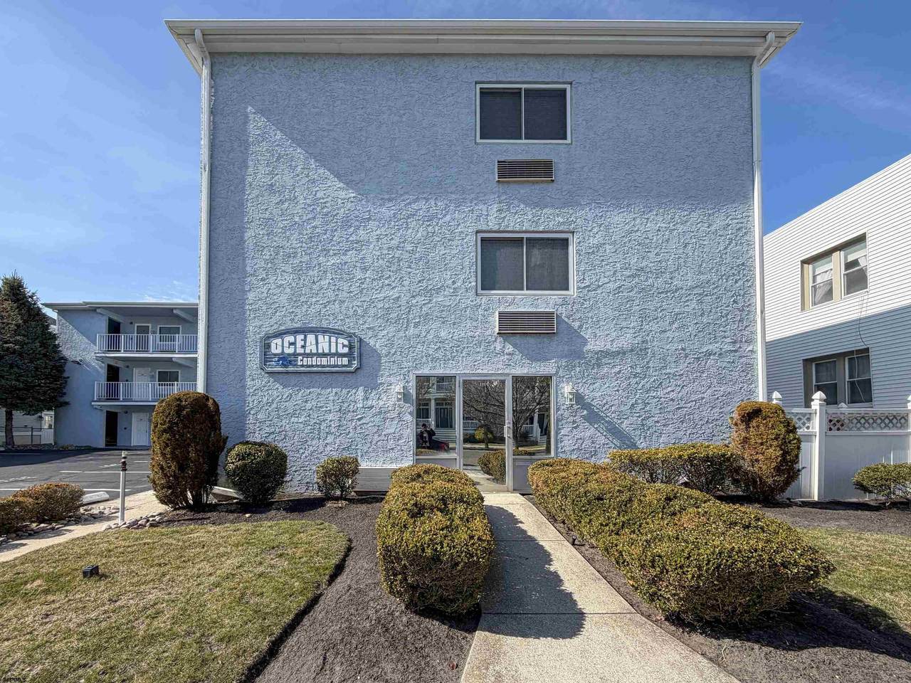 1110 Wesley Ave - Photo 1