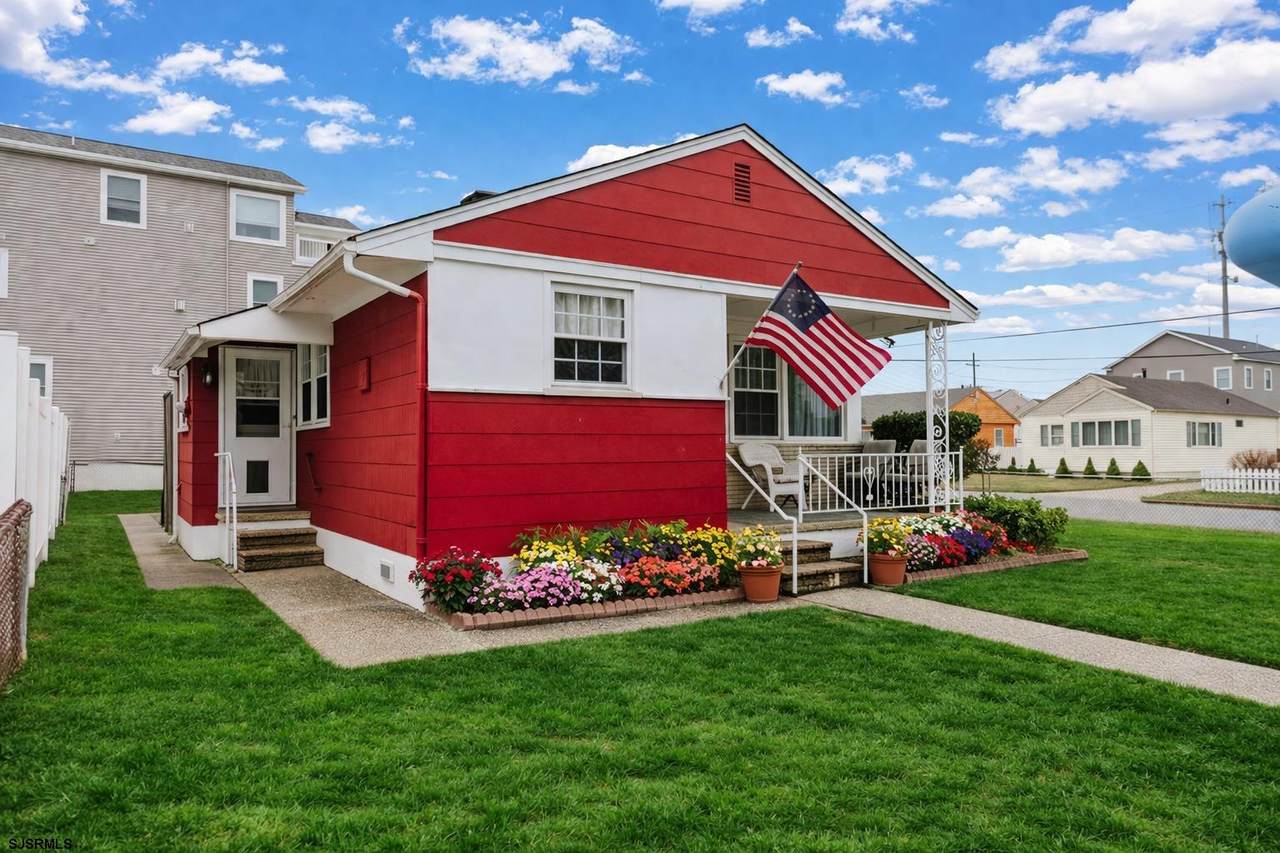 1118 Beach Ave W - Photo 1