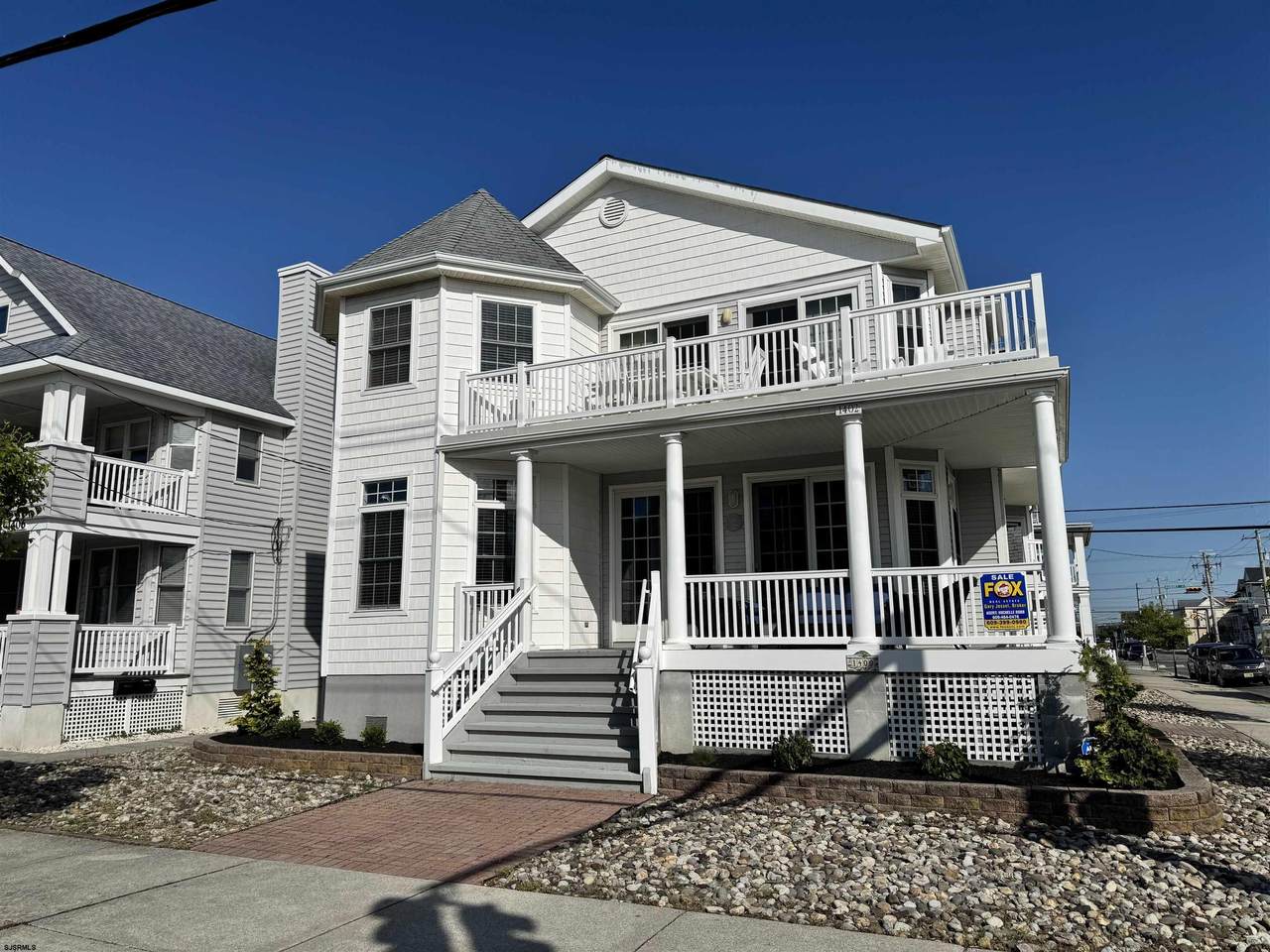 1400 Central - Photo 1