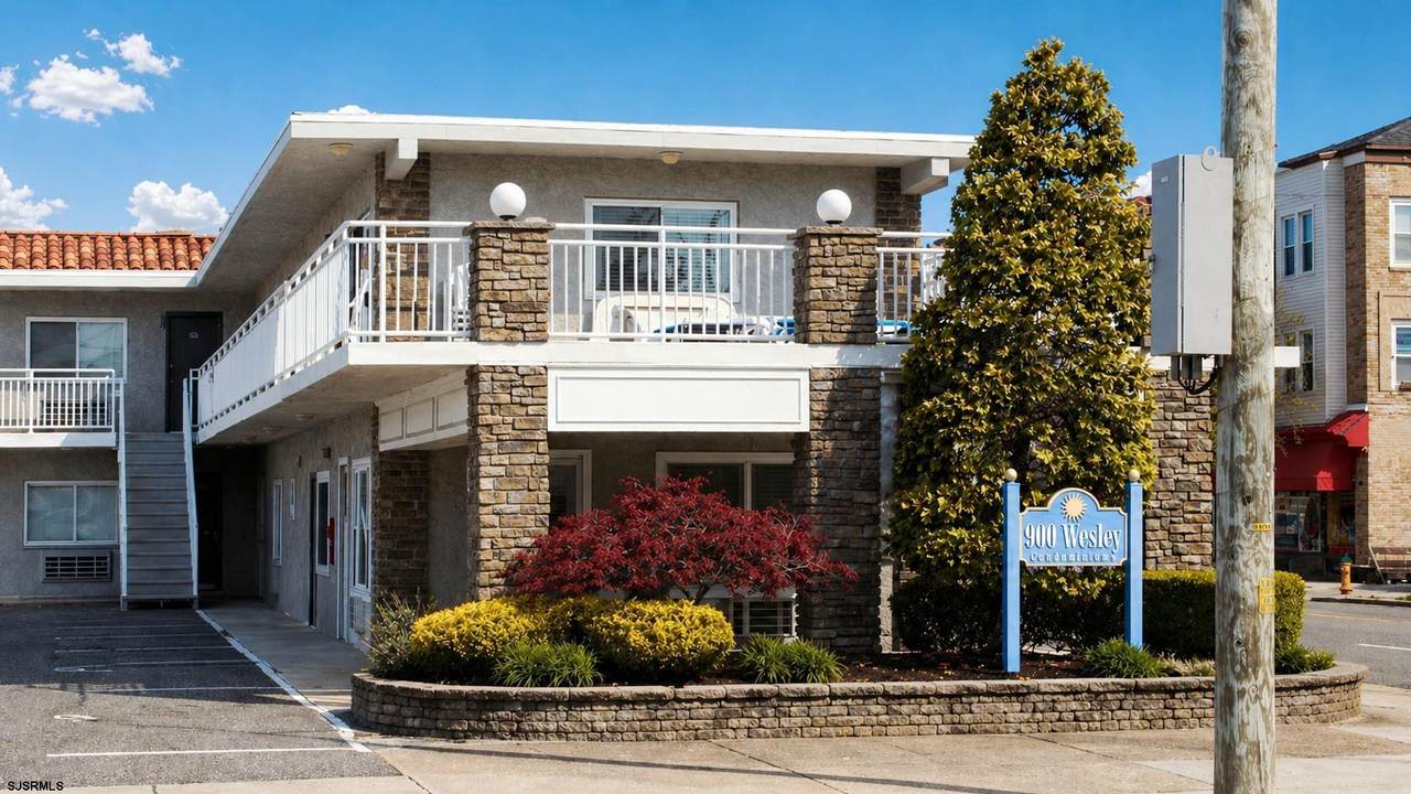 900 Wesley - Photo 1