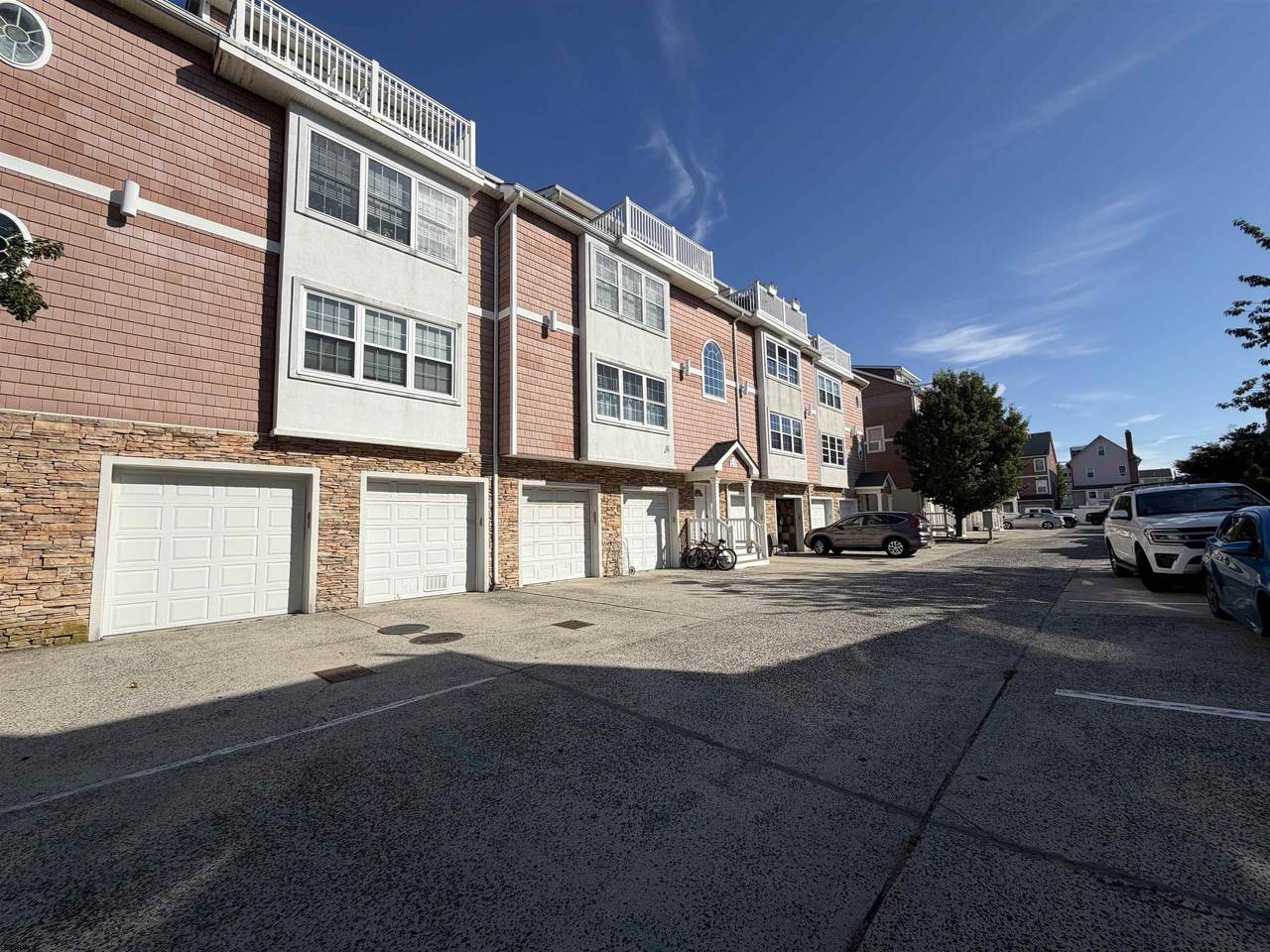 https://bt-photos.global.ssl.fastly.net/sjersey/1280_boomver_2_611965-2.jpg