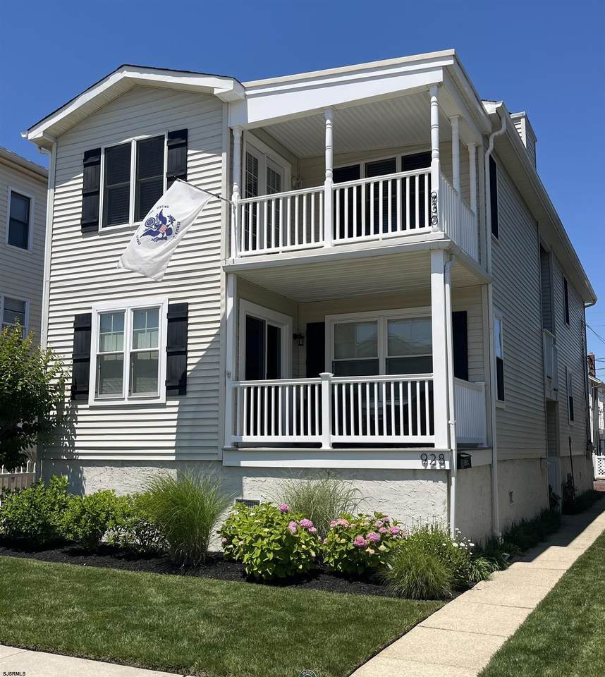 930 Bay - Photo 1