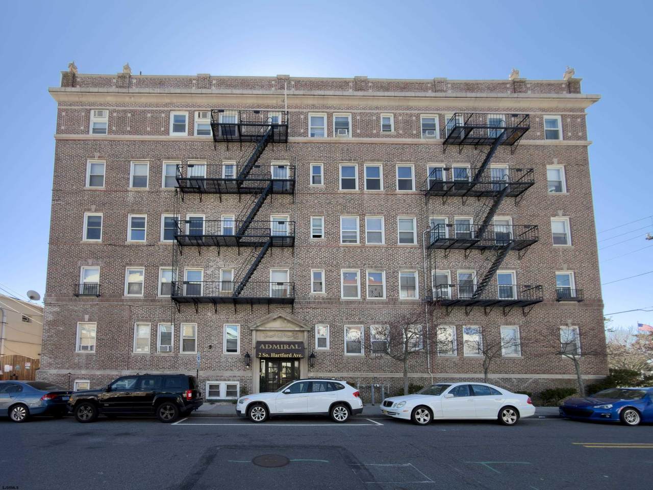 2 Hartford - Photo 1