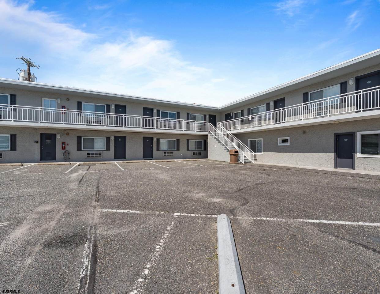 900 Wesley - Photo 1