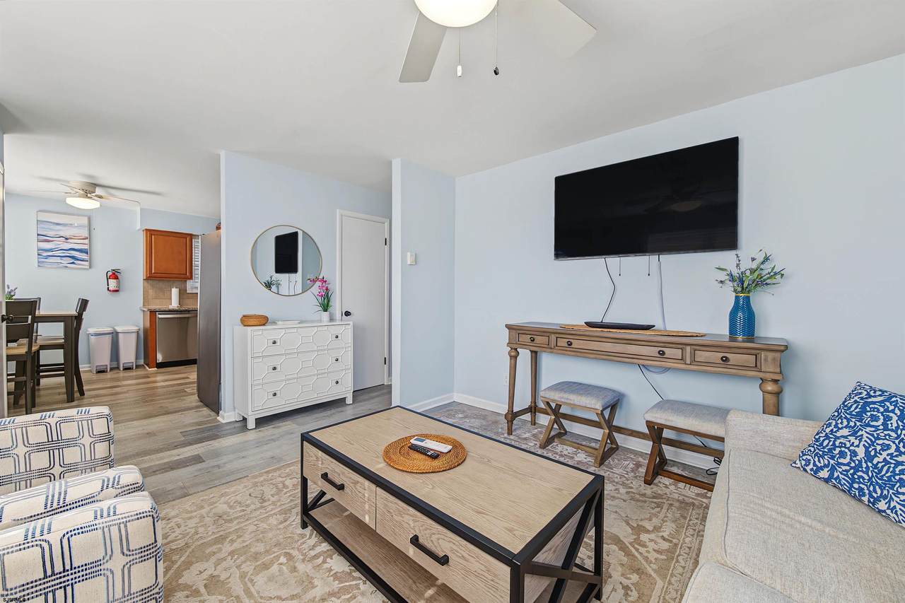 https://bt-photos.global.ssl.fastly.net/sjersey/1280_boomver_4_612257-2.jpg