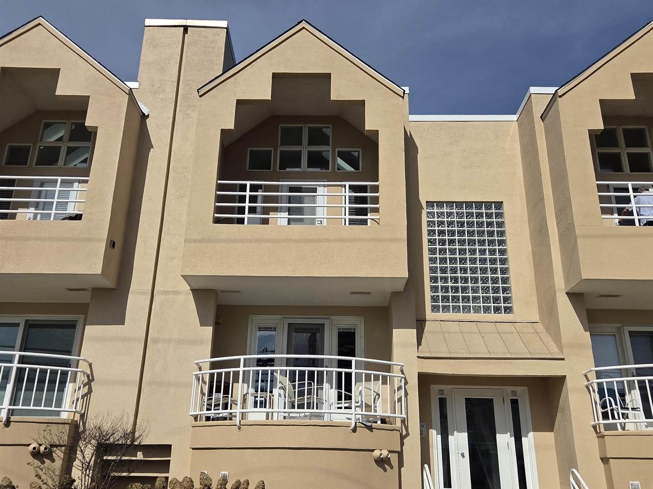 9101 Atlantic Ave - Photo 1