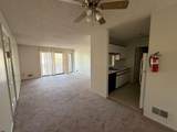 81 Colonial - Photo 2