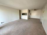 81 Colonial - Photo 4