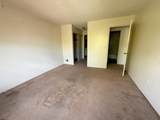 81 Colonial - Photo 9