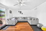 814 Surrey - Photo 16