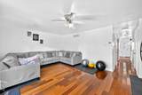 814 Surrey - Photo 17