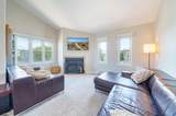 718 Simpson - Photo 3