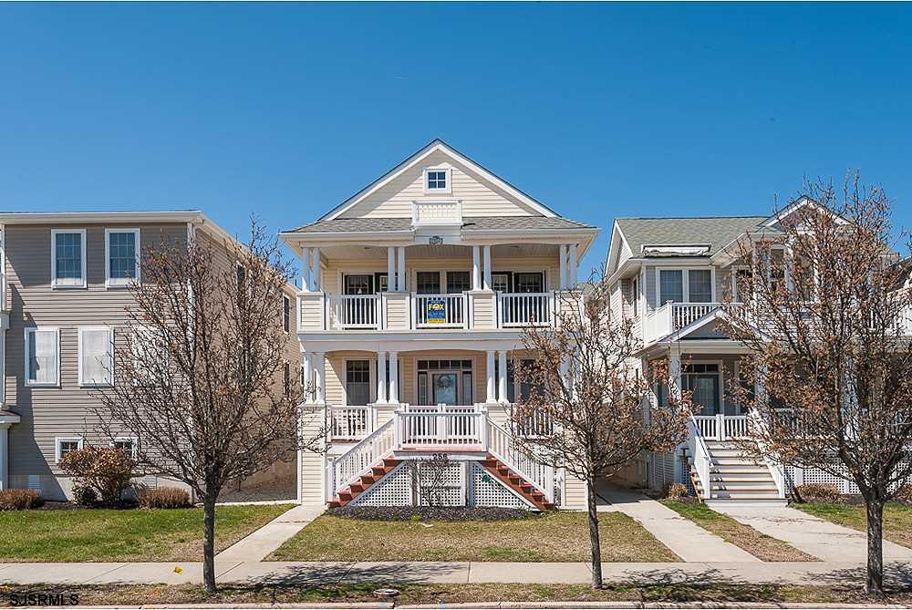 258 Simpson Ave - Photo 1