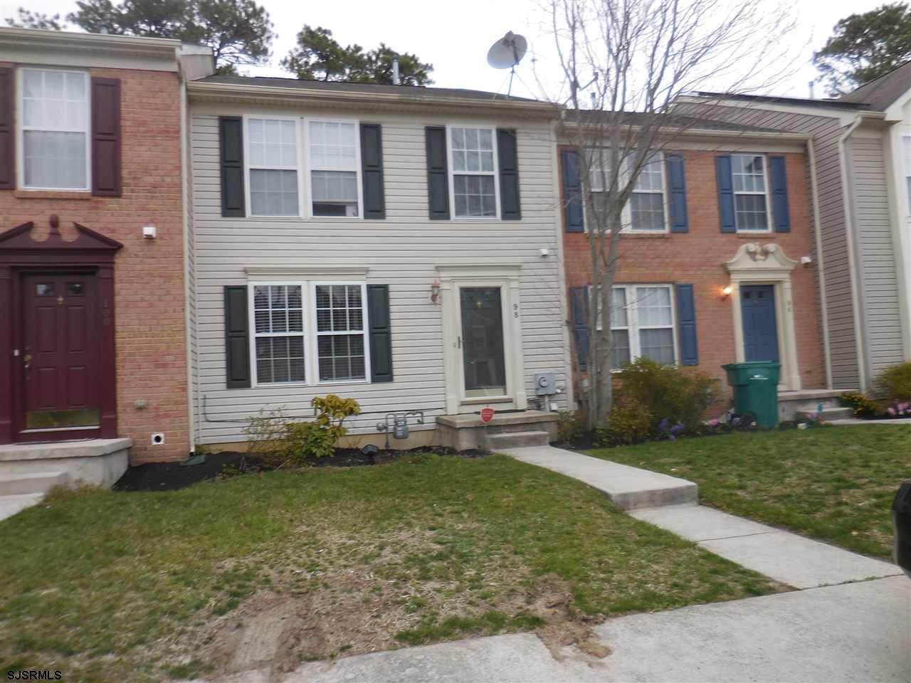 98 Jamestown - Photo 1
