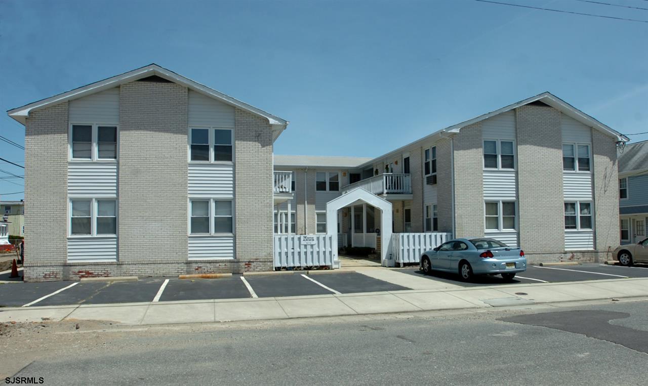 127 Monroe - Photo 1