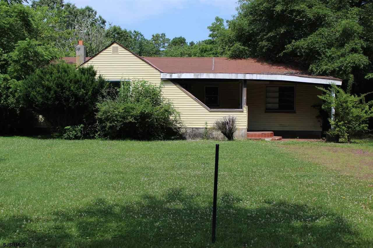 135 Wisteria Ave - Photo 1
