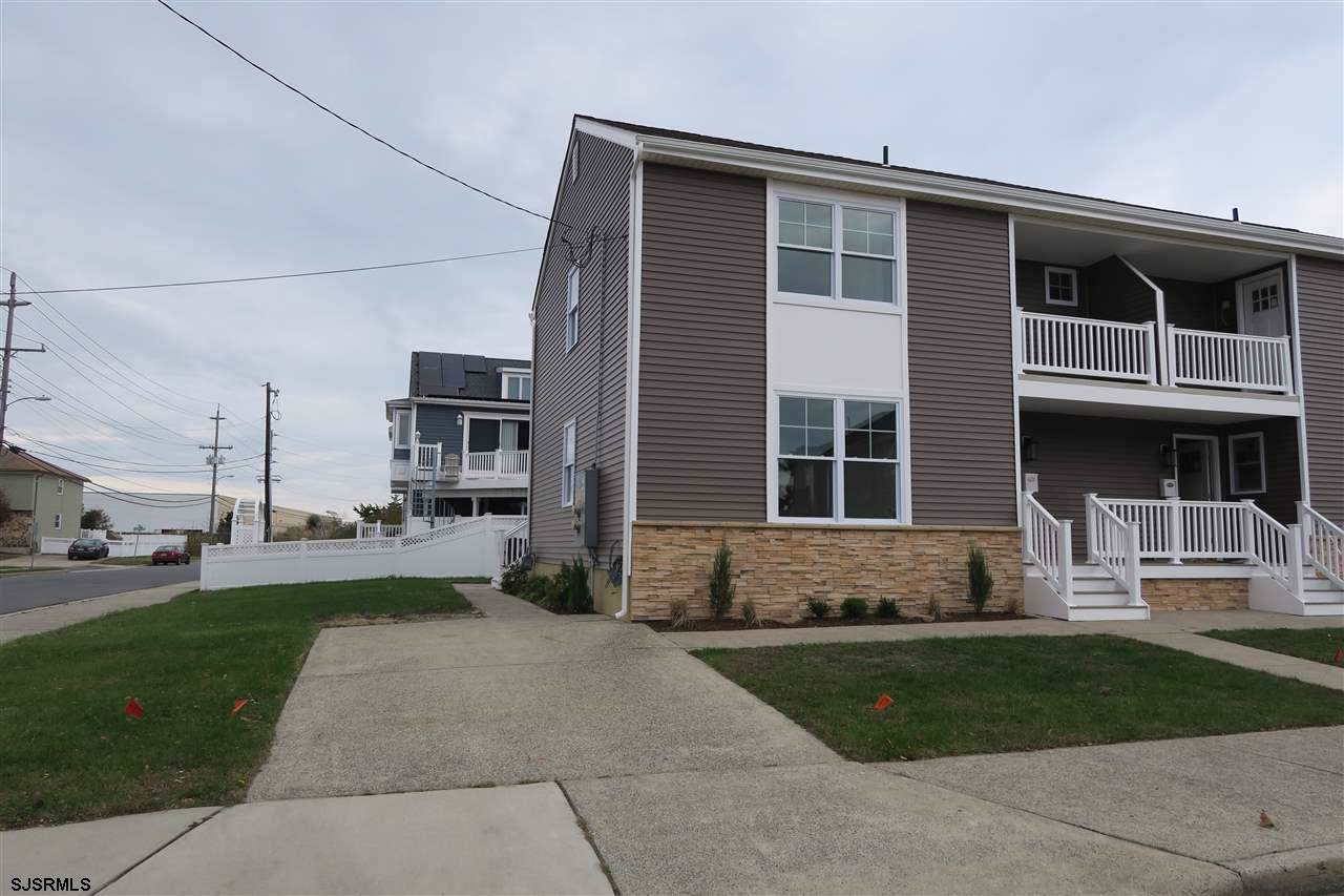 513 Surrey Ave - Photo 1