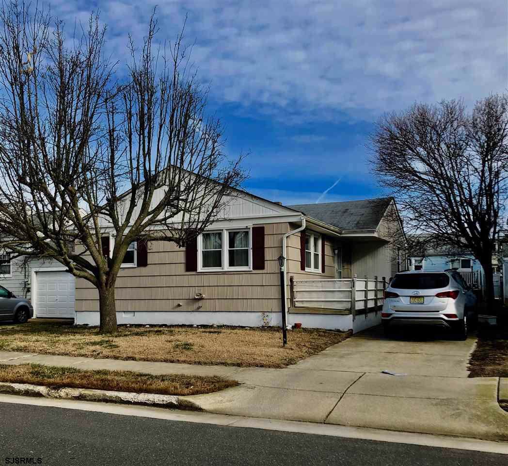 103 Somerset - Photo 1