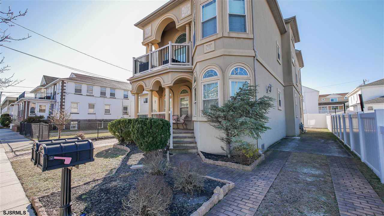 10 Frontenac - Photo 1