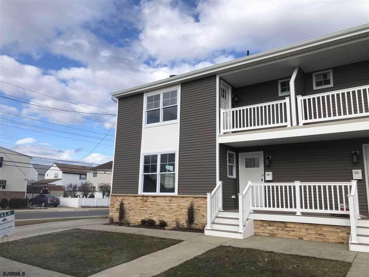 511 Surrey - Photo 1