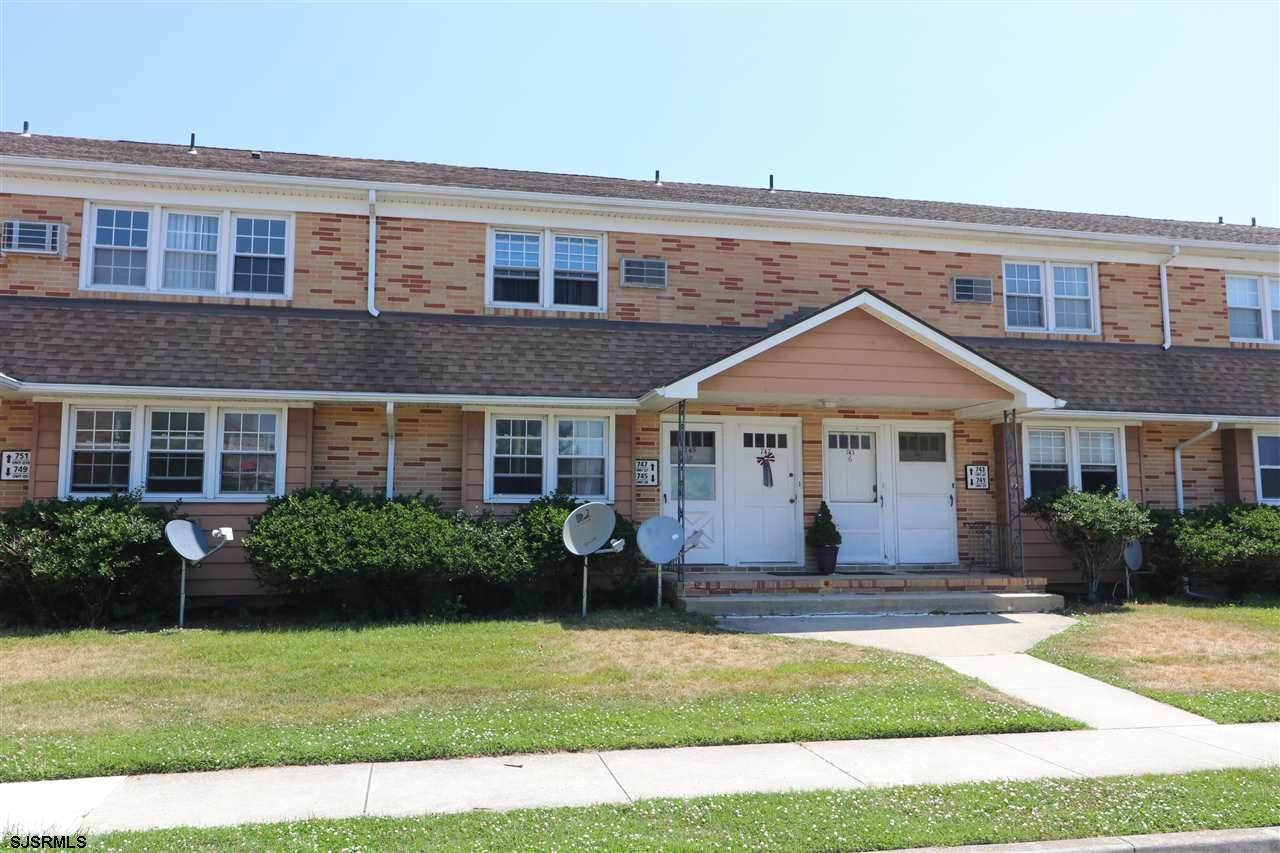 745 Somerset - Photo 1