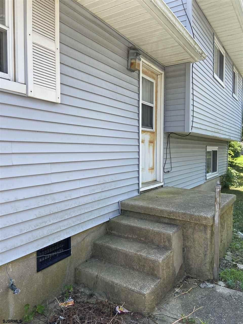812 Indiana Ave - Photo 1