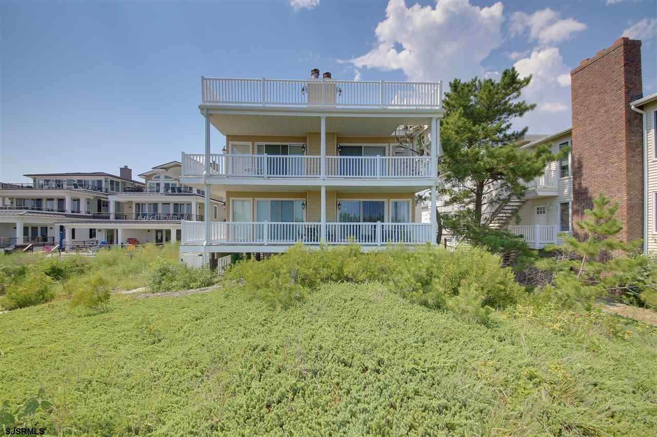 3020 Wesley Ave - Photo 1
