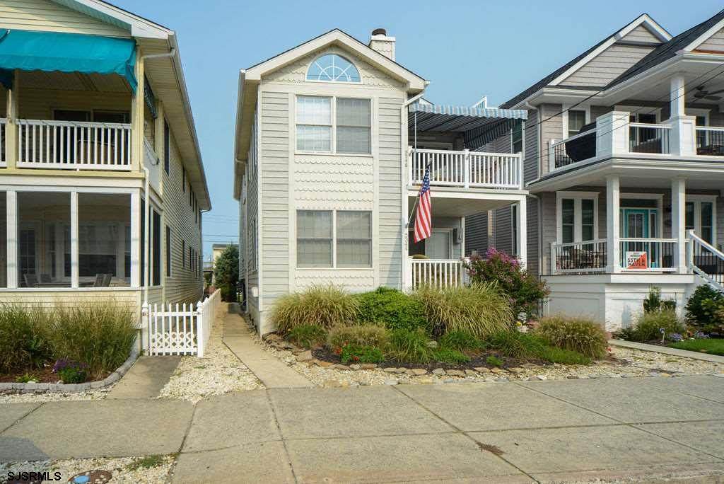 5346 Asbury Ave - Photo 1