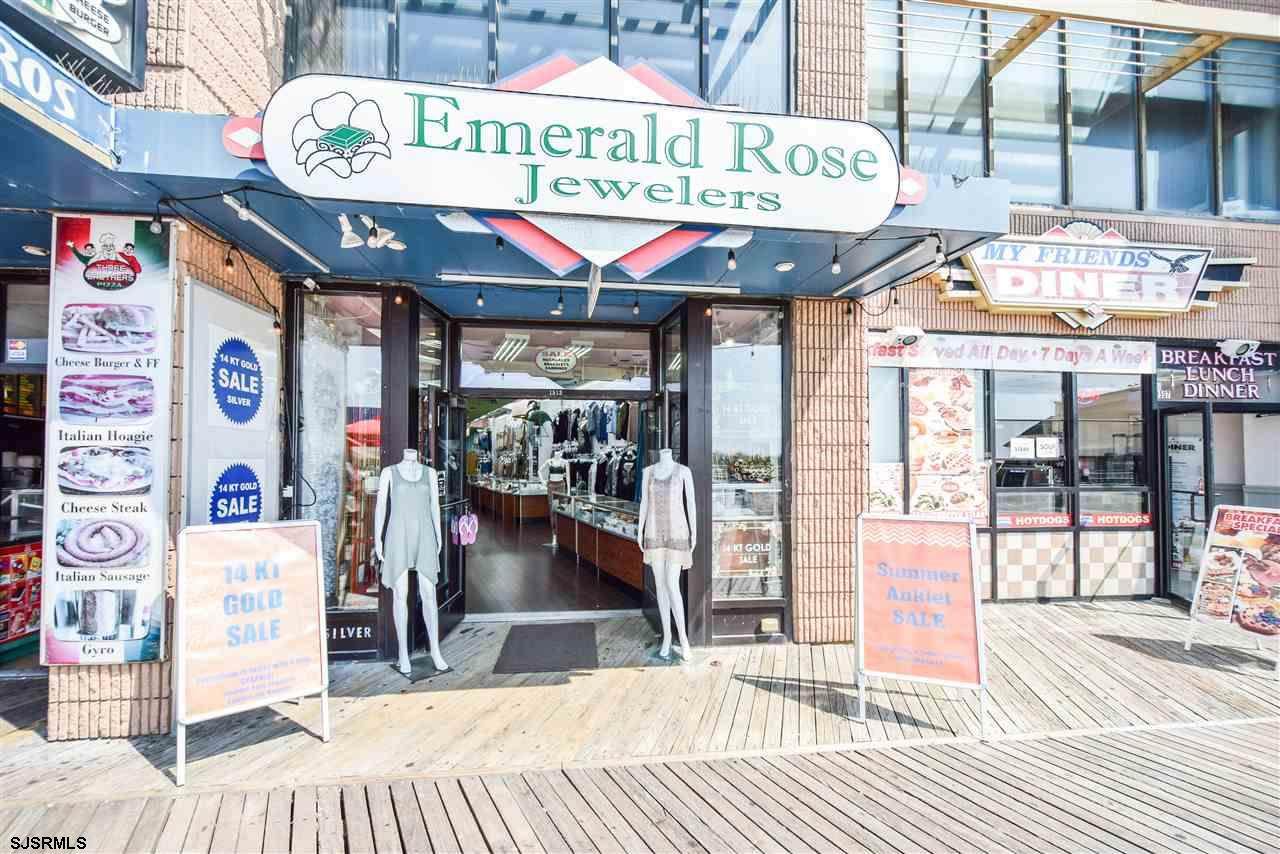 1513 Boardwalk - Photo 1