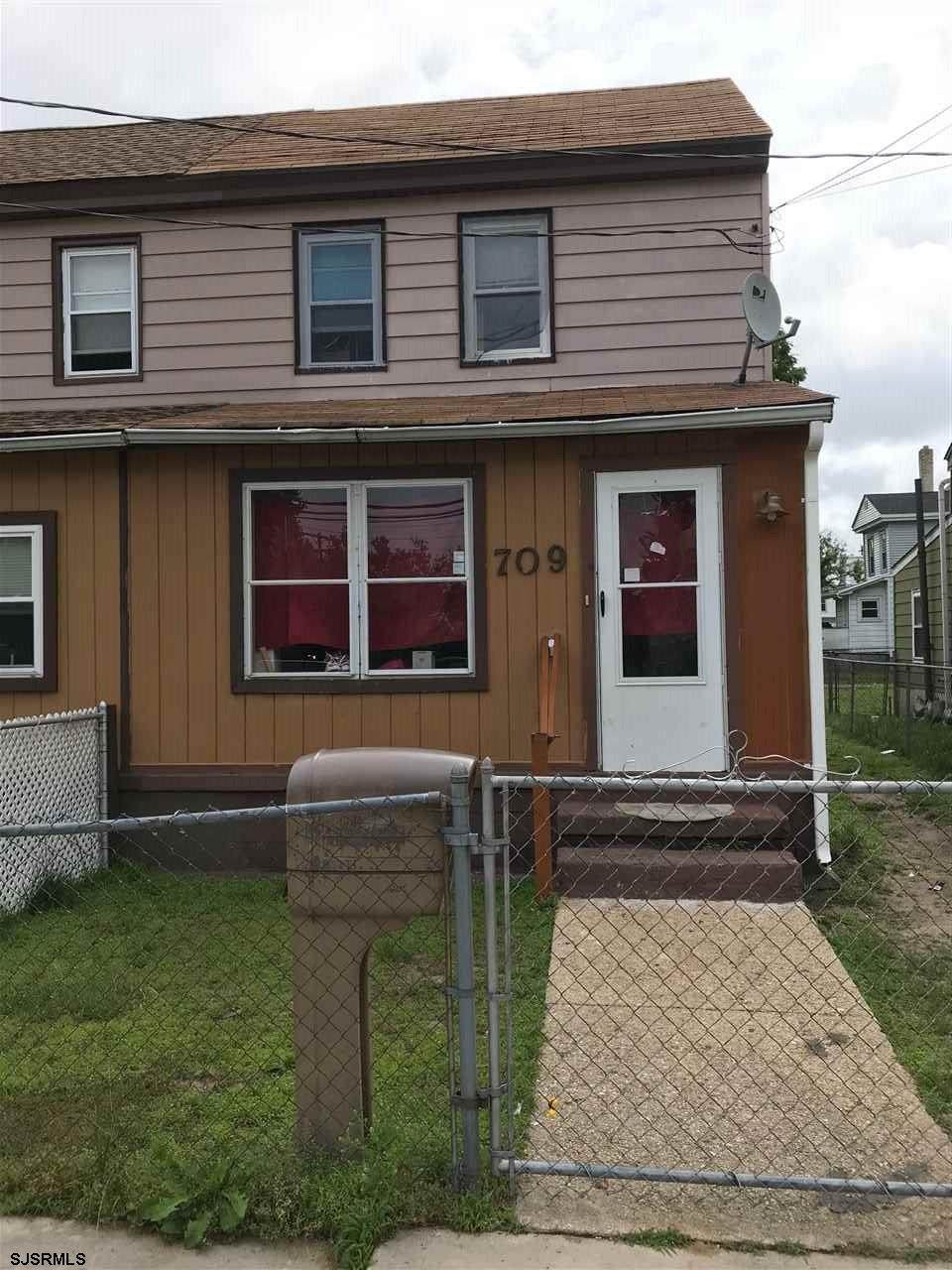 709 Dock St - Photo 1