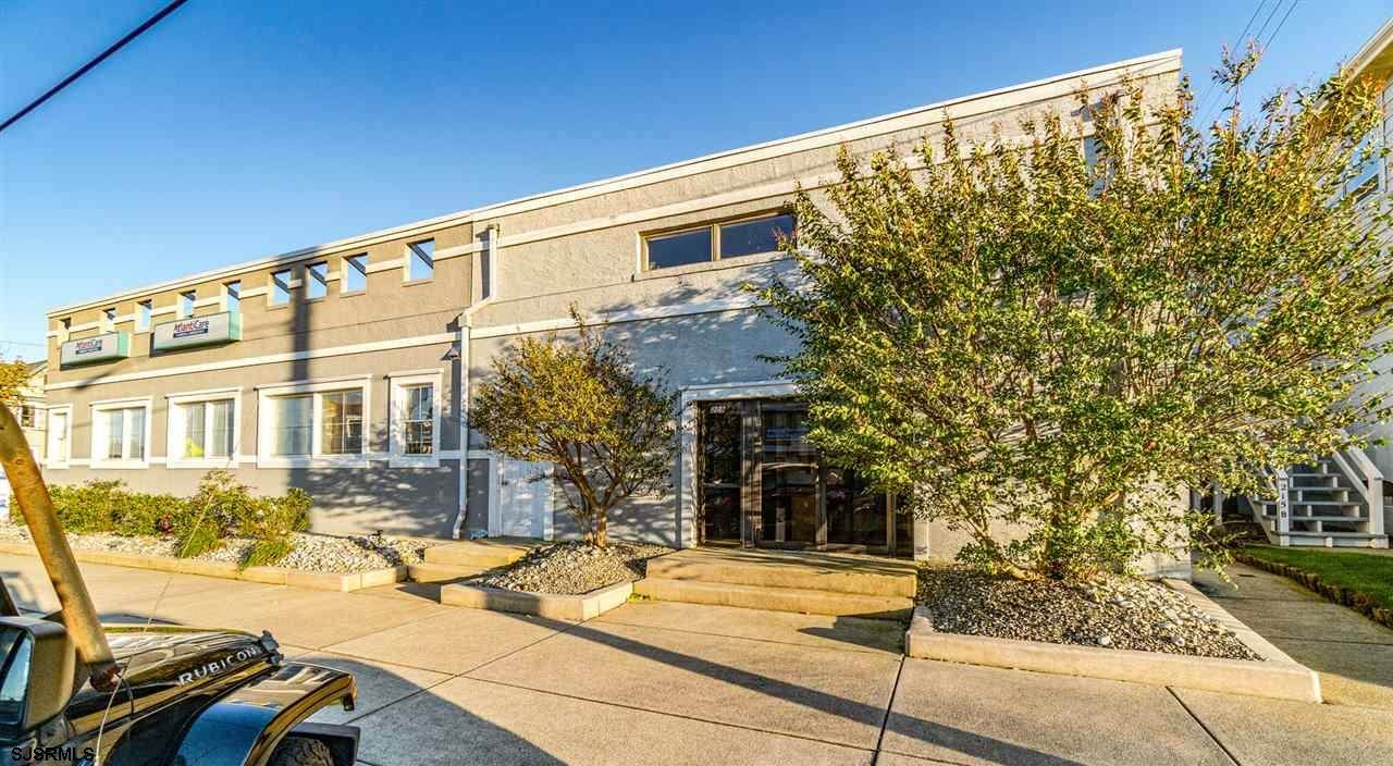 209 West - Photo 1