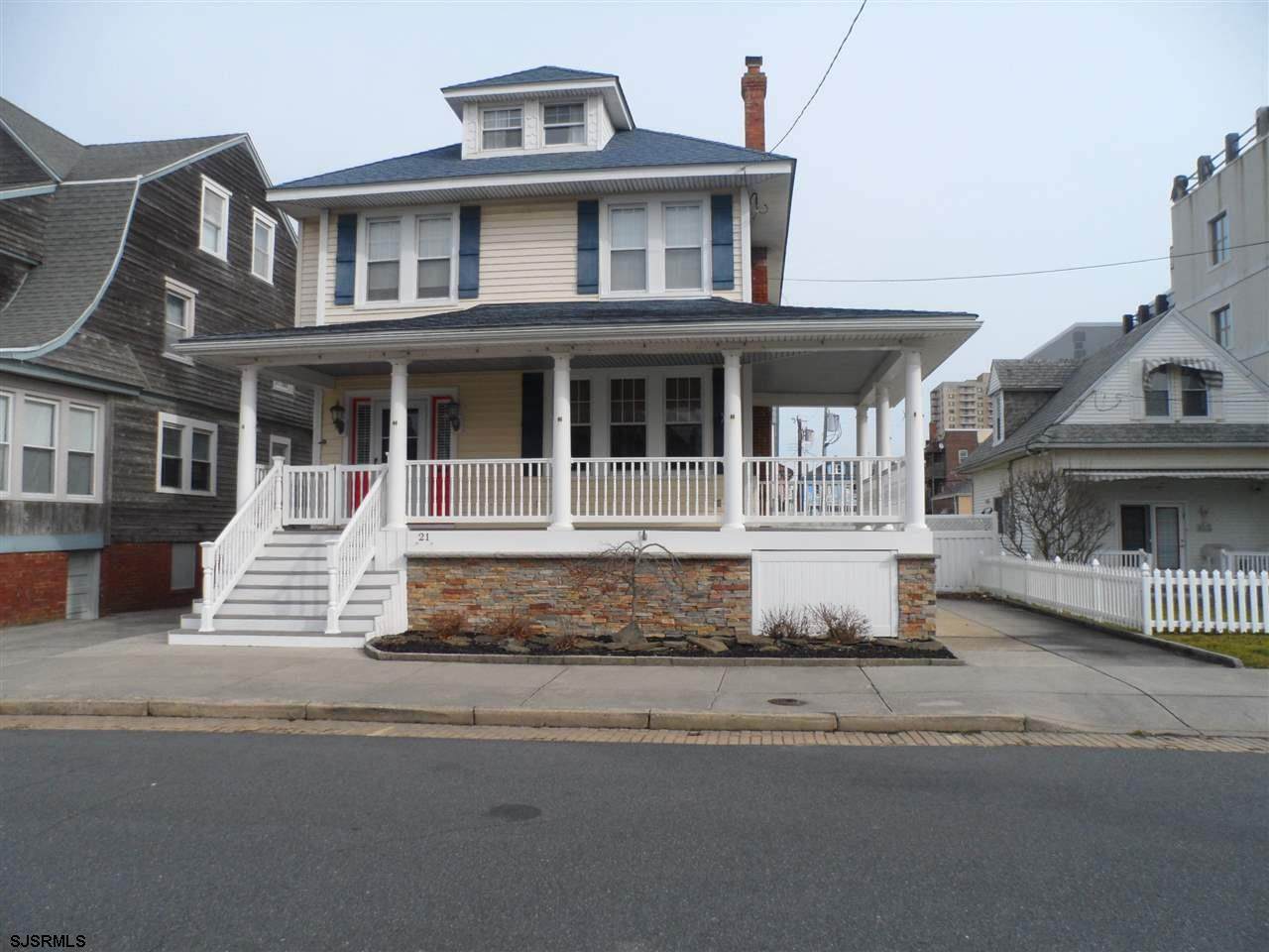 21 Surrey - Photo 1
