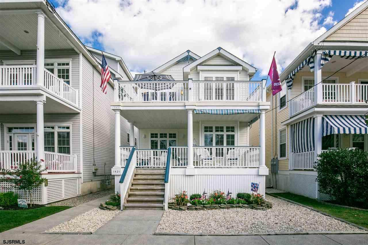 1423 Asbury - Photo 1