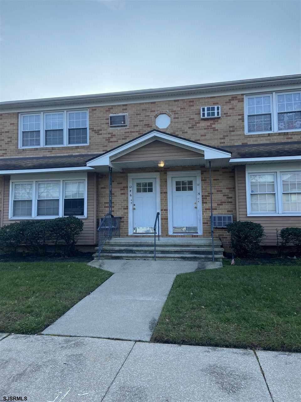 709 Dudley - Photo 1