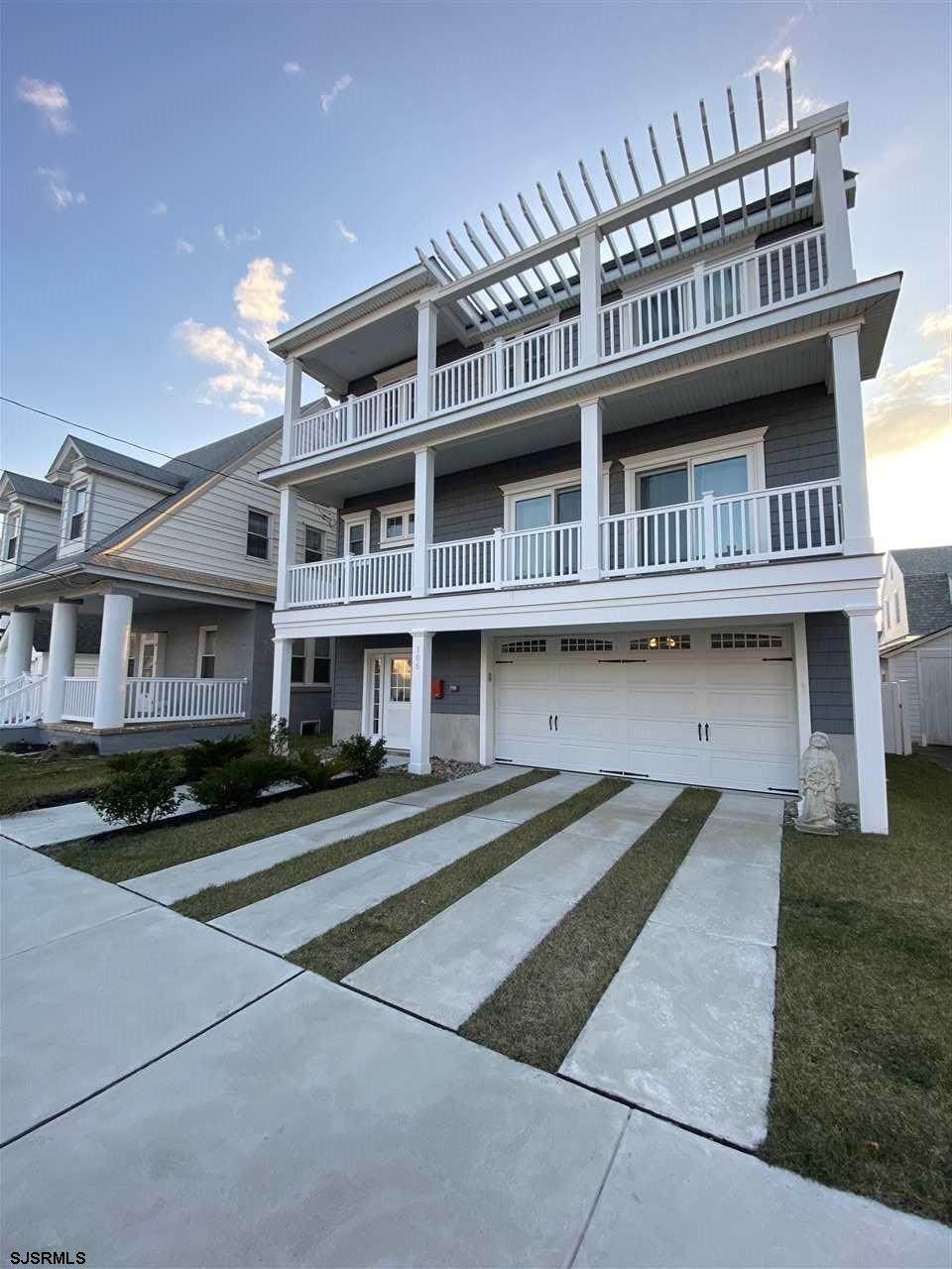 106 Newport - Photo 1