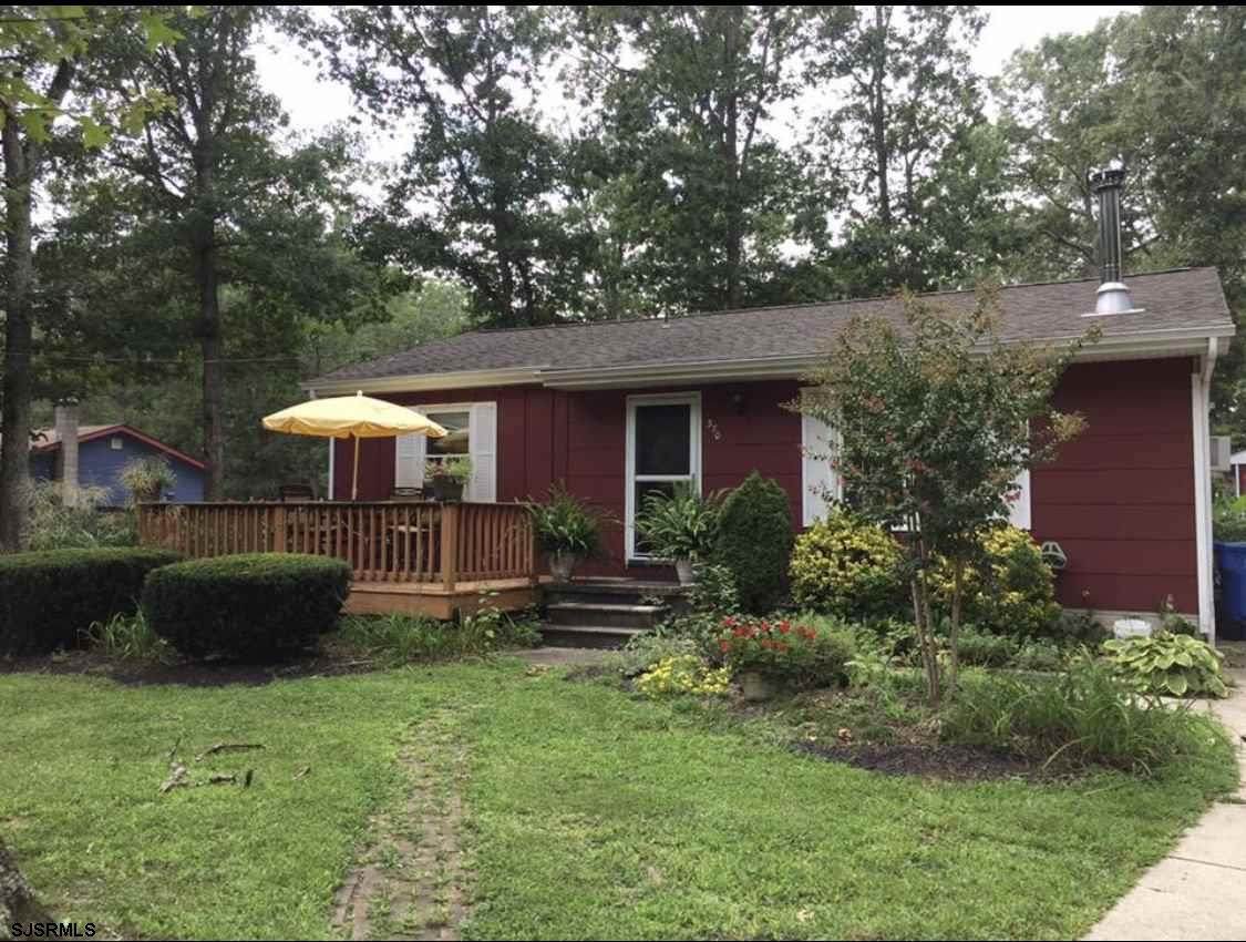 370 Perry - Photo 1