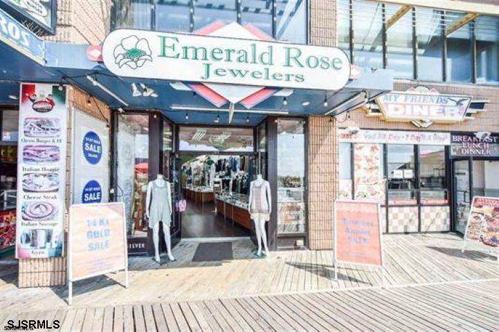 1513 Boardwalk - Photo 1